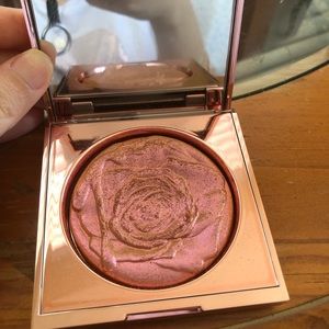 Smashbox + Vlada highlighter “prismatic petal”